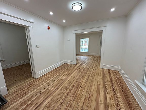3rd image of 1253 College Ave NE