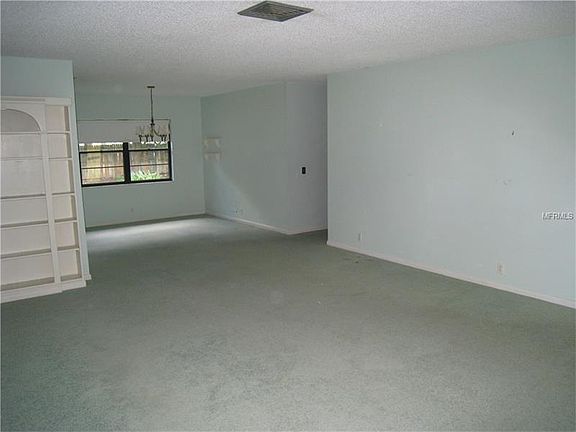 4th image of 932 W Heron Cir