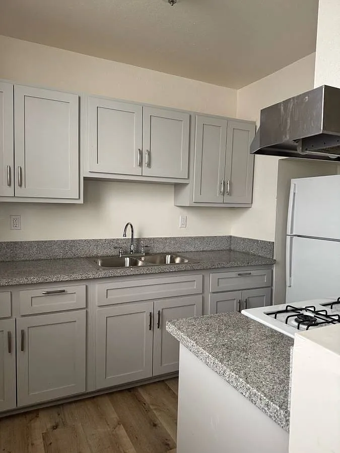 Wilcox Apartments — Photo 2