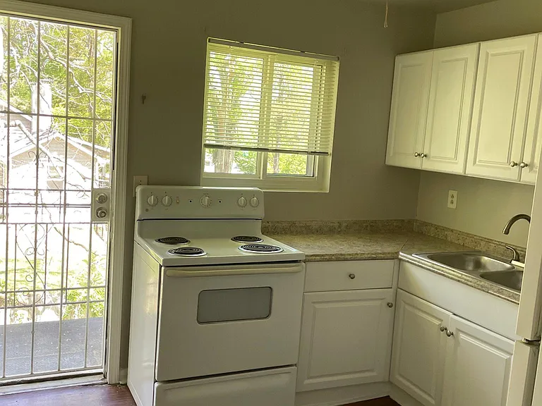1096 Jolly Ave — Photo 18