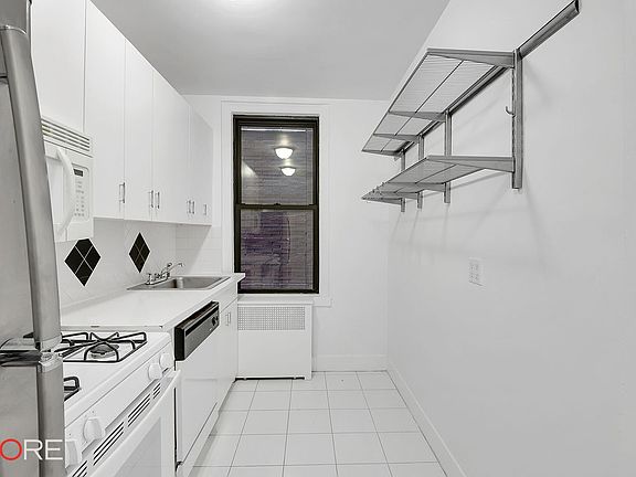 4th image of 22 E 36th St #2D