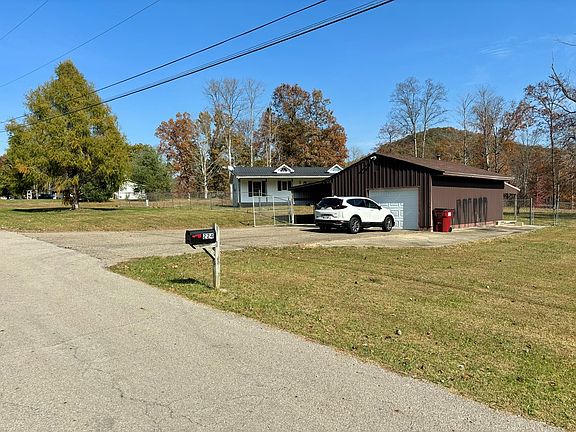 5th image of 224 Pine Ln