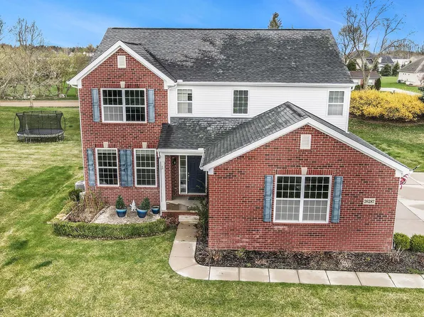 26287 Creekside Dr, New Hudson, MI 48165