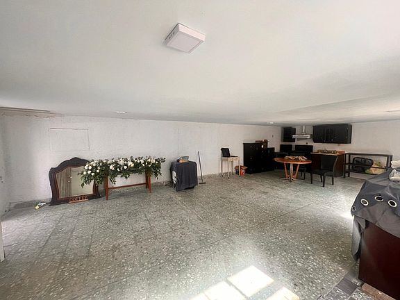 4th image of 1817 1/2 Lincoln St