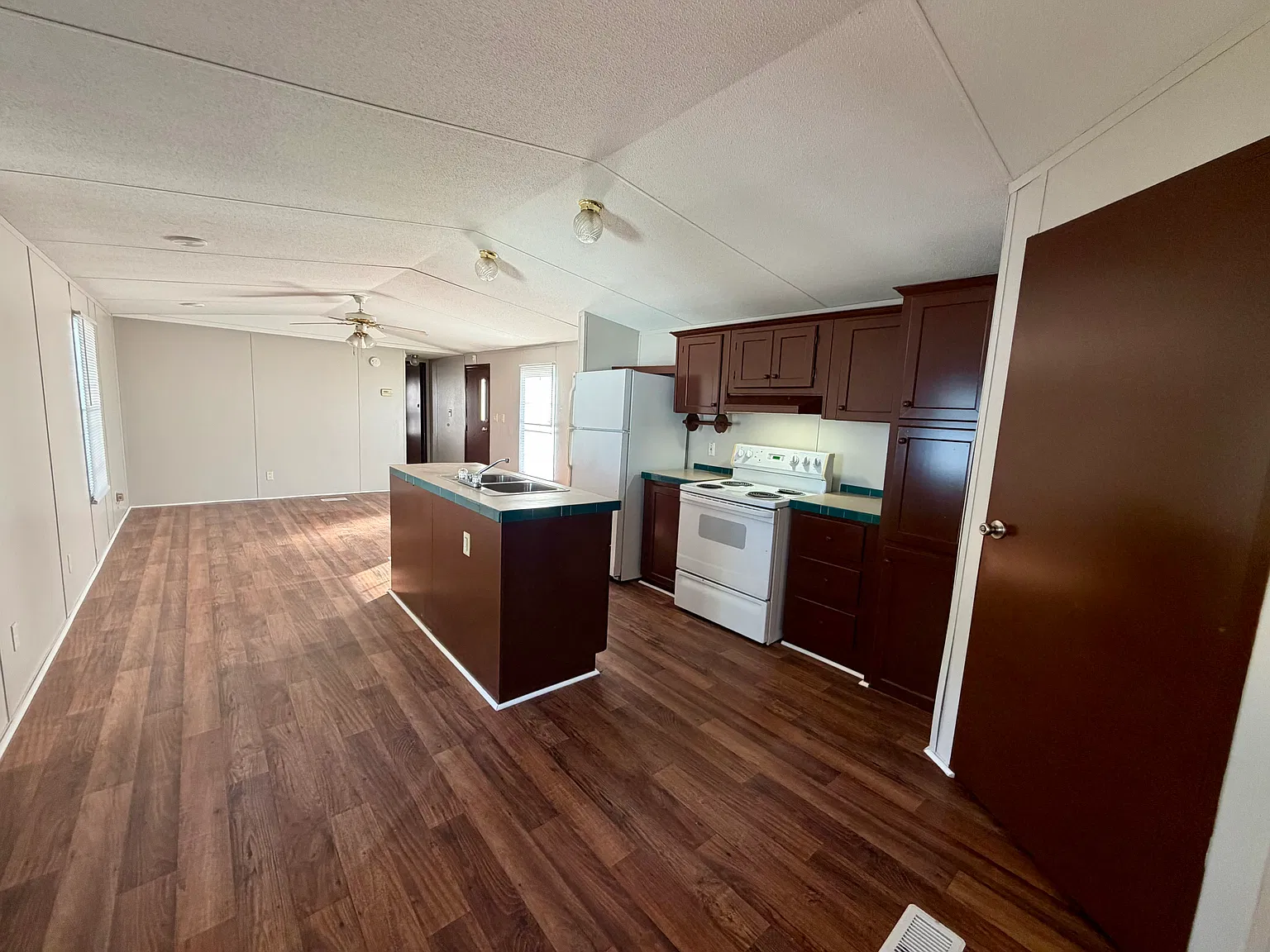 2 bed, $1,095 — Photo 3