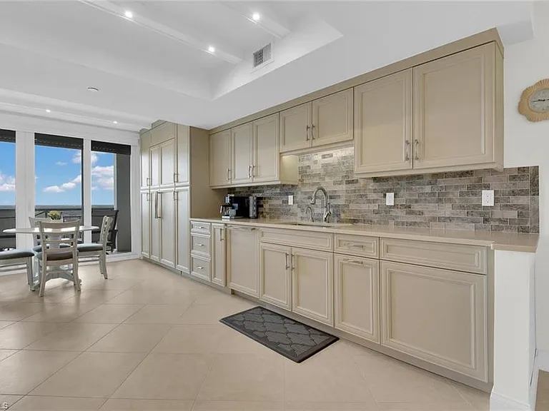 7515 Pelican Bay Blvd #17D — Photo 9