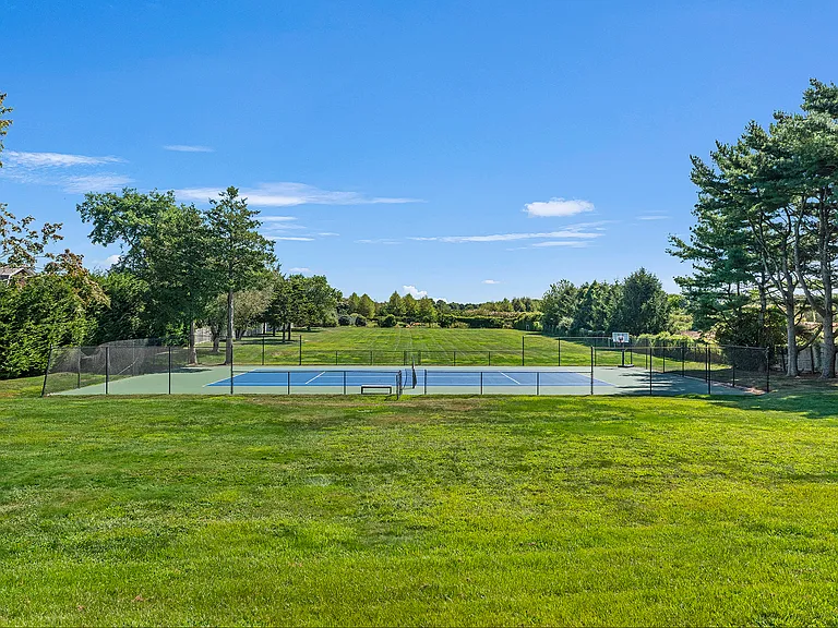 80 Tuckahoe Ln — Photo 22