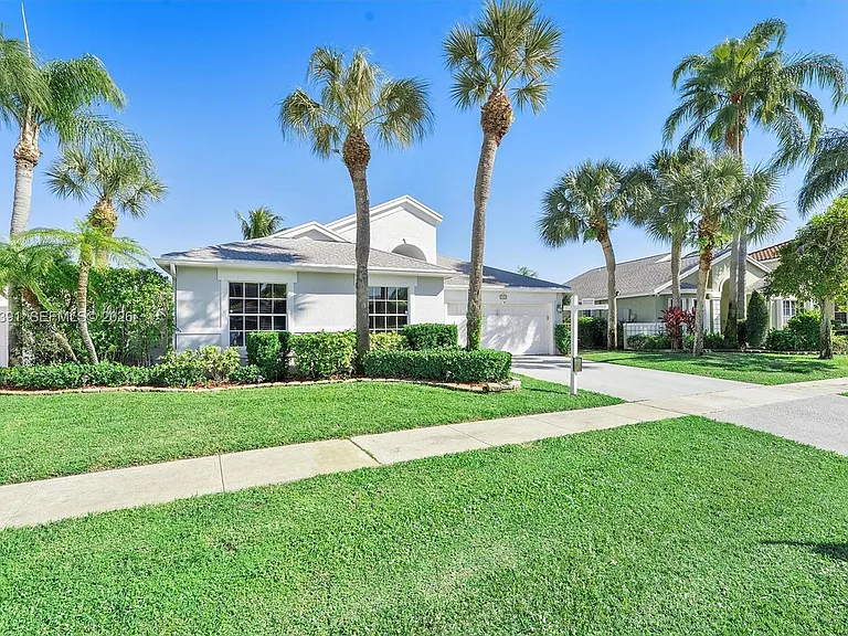 9549 Aegean Dr — Photo 2