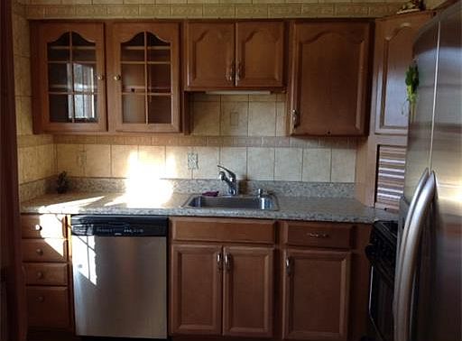 3rd image of 4 Driscoll Ct