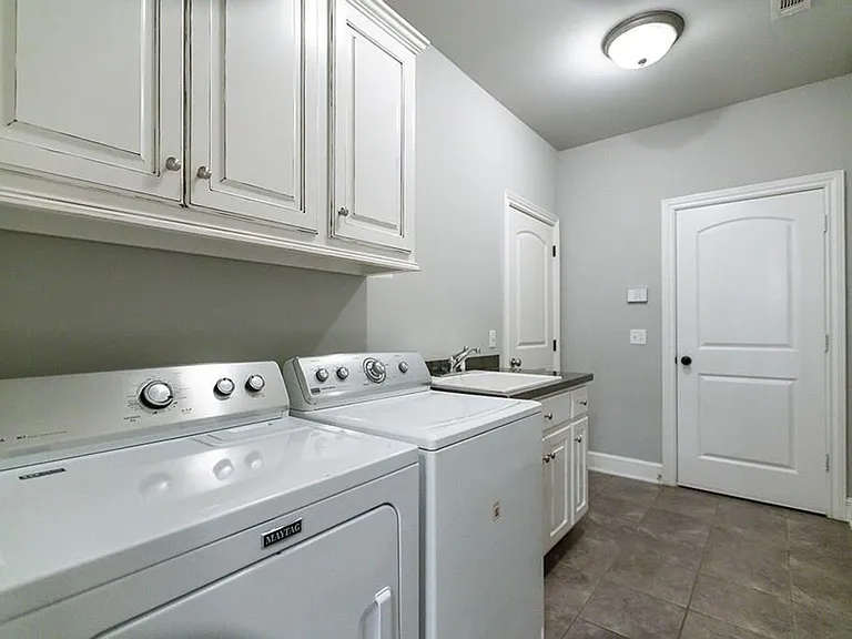 461 Bordeaux Ave — Photo 21