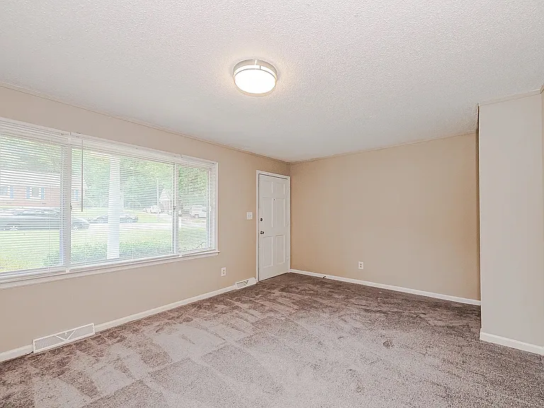 6814 Barrington Dr — Photo 4