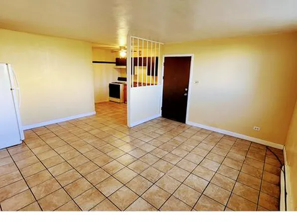 2100 Williamsburg Dr APT 302, Waukegan, IL 60085