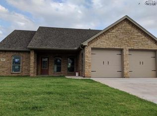 1057 Colonnade Dr, Burkburnett, TX 76354