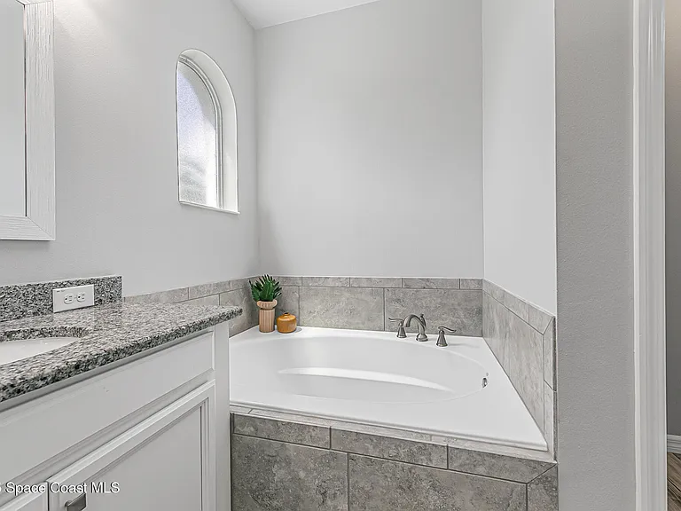 7544 Loren Cove Dr — Photo 21
