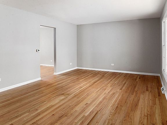 4th image of 913 E Zinnia Ln