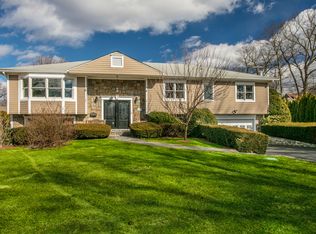 125 Maywood Rd, New Rochelle, NY 10804