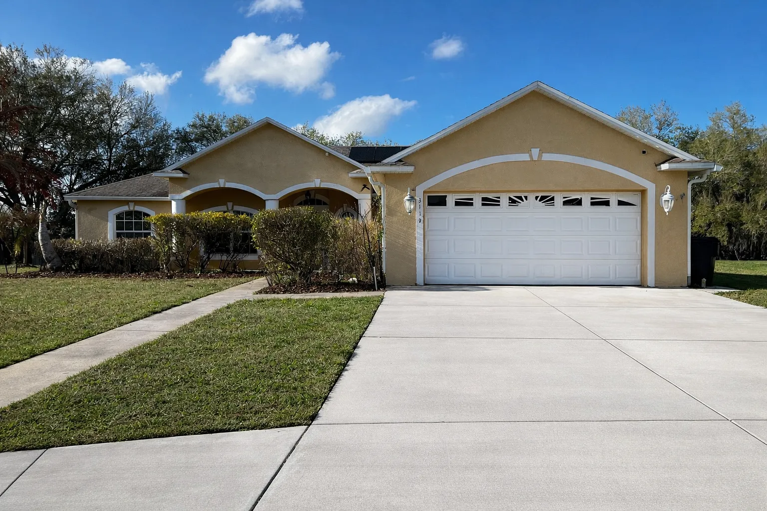4 bed, 1880 sqft, $2,400 — Photo 1