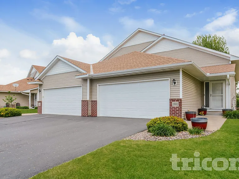 10883 Tyler Ct NE — Photo 1