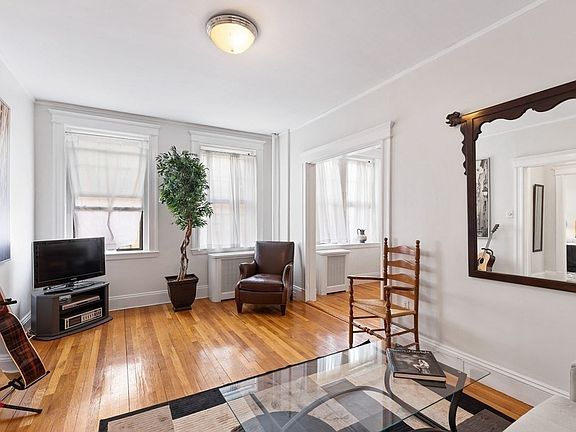 2nd image of 2 Crawford St #0
