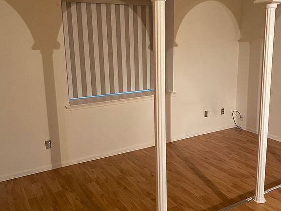 5th image of 3730 Fairfield Ave Unit 256