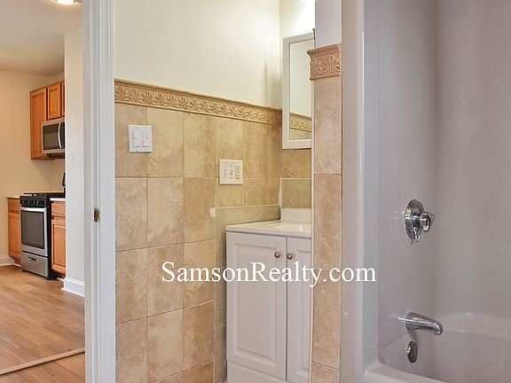 4th image of 163 Laurens St #2
