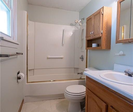 4th image of 247 Parkway Dr