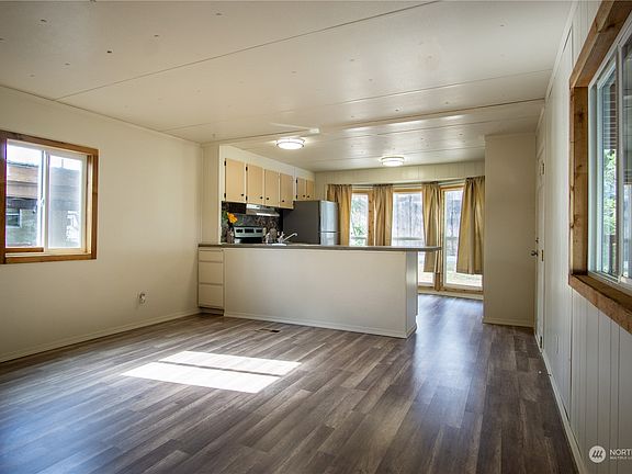 3rd image of 159 136 Street S #5A