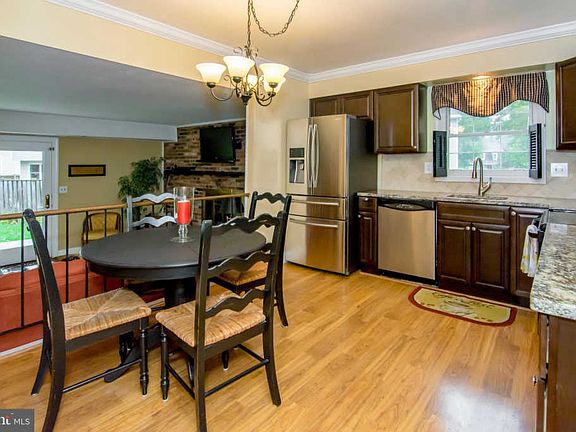 4th image of 488 Eastwood Ct