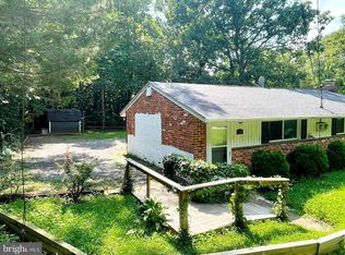 407 Clubhouse Dr, Lusby, MD 20657