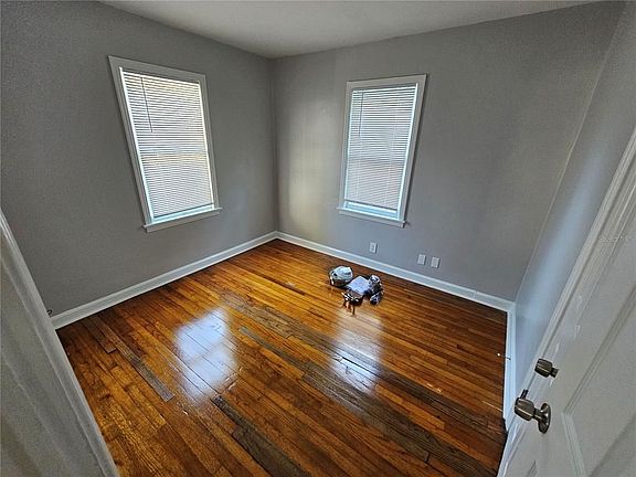 4th image of 2620 18th Ave N