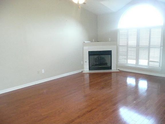 4th image of 101 Parkside Ct