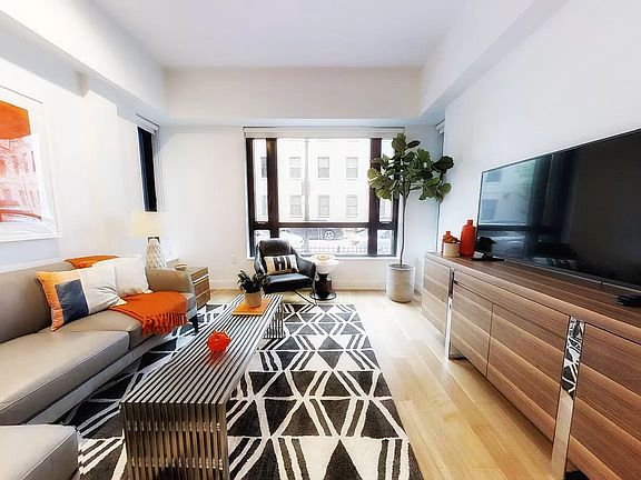 2nd image of 146 Camden St #2