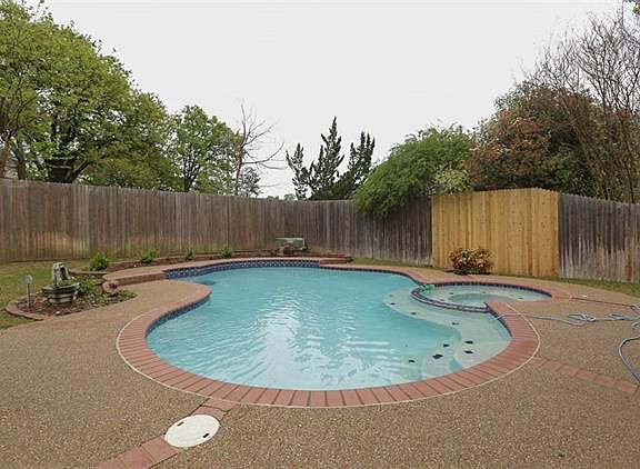 2nd image of 790 Maplewood Dr