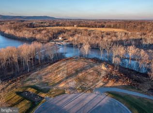 28 Haventree Ter, Falling Waters, WV 25419
