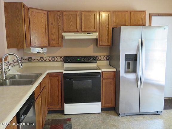 3rd image of 4664 N Eastview Ln