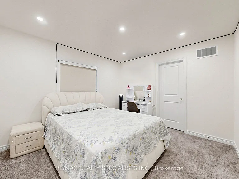 250 Chippewa Ave — Photo 34