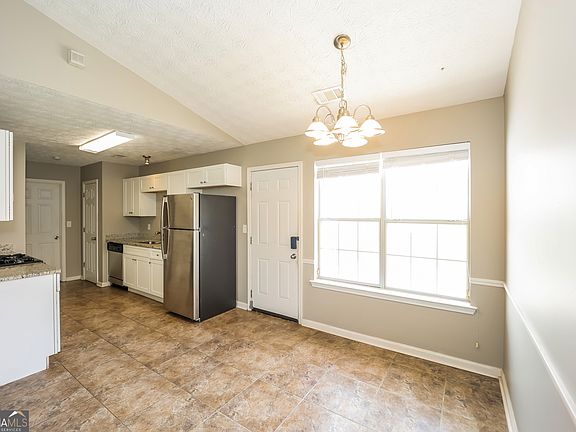 5th image of 10608 Pecan Ln