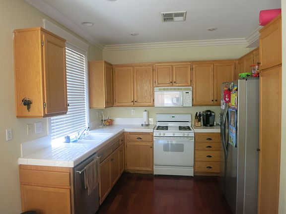 4th image of 300 Suffolk St