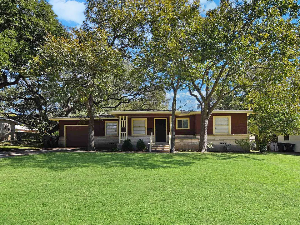 1417 Live Oak Dr