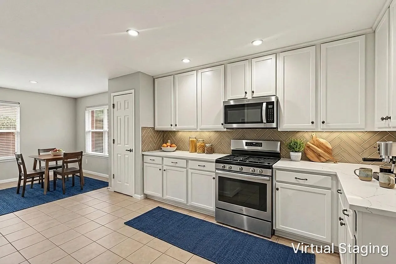 3 bed, 2.0 bath, 2069 sqft, $2,500 — Photo 2