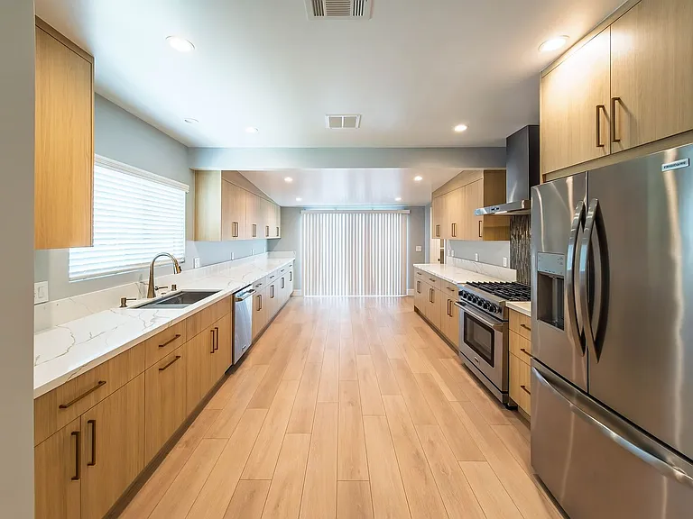 6454 Gentry Ave — Photo 8