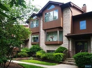 3 Westley Ln, New Milford, NJ 07646