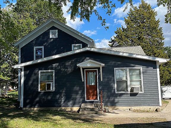 3rd image of 10907 N Woodstock St