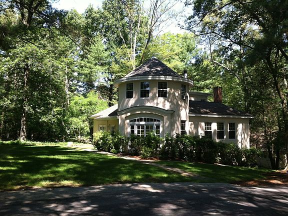 Carriage house