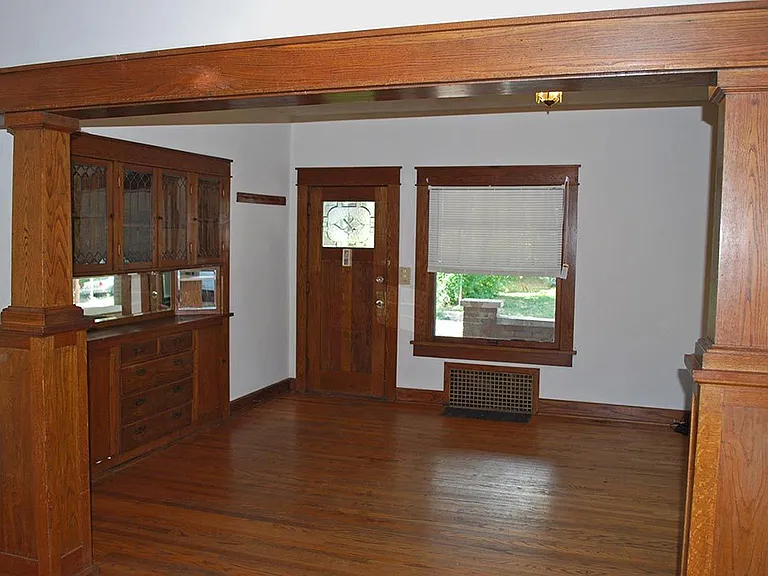 403 E Smith Ave — Photo 2
