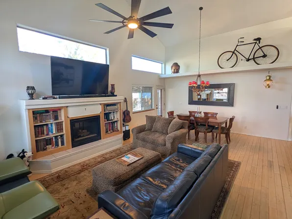 562 N Pine Cliff Dr, Flagstaff, AZ 86001