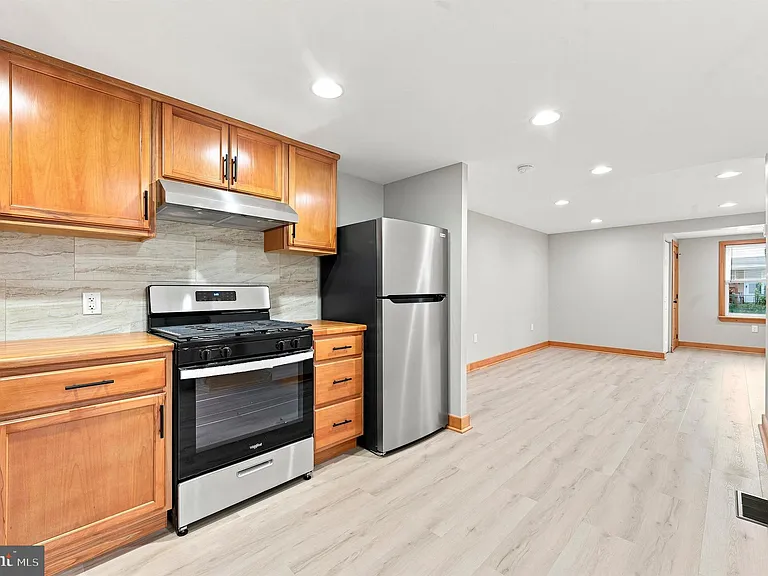 705 Forrest Ave — Photo 11