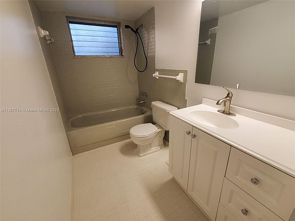 3rd image of 1690 NE 191st St APT 406-1