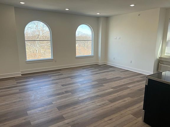 3rd image of 4146 Parkside Ave #B1