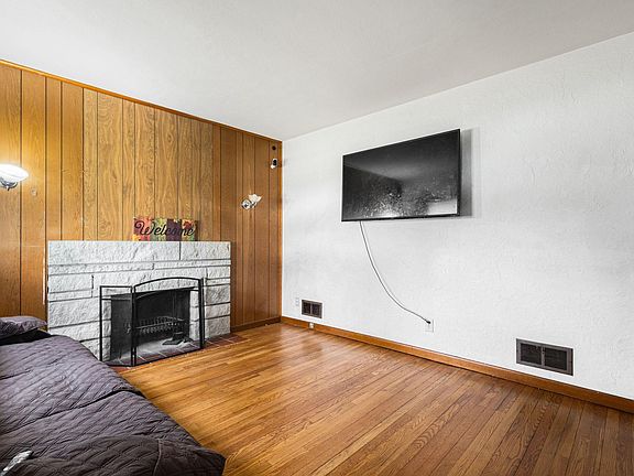 4th image of 236 Donmoyer Ave